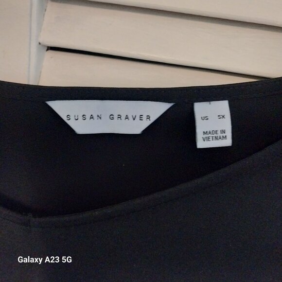 Susan Graver Black Tunic Top With Rolled Tab Sleeves & High-Low Hem 5 X - Picture 2 of 6